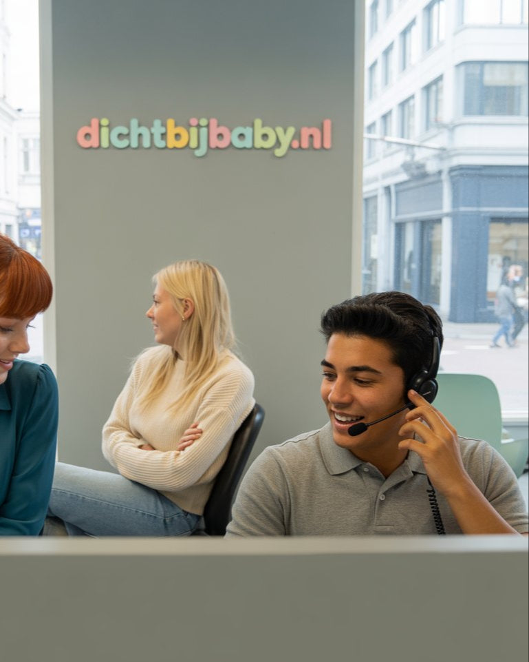 a-photograph-of-a-bright-modern-office-s_MSCni7XISsa8s-5ytEJ2eA_hfhV0XAuRj6l6YRs6NDJyw.jpg